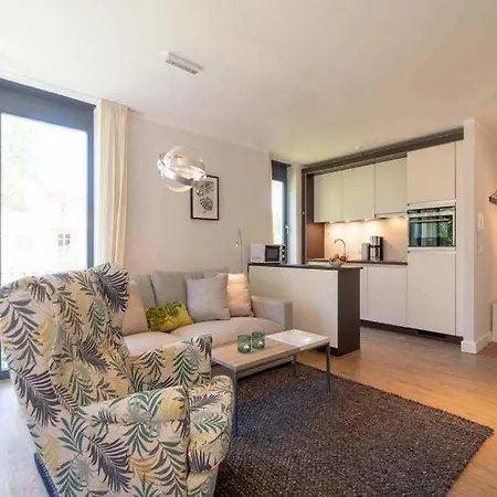 Maxim App 1 Apartment *