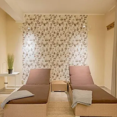 Maxim App 1 Apartment